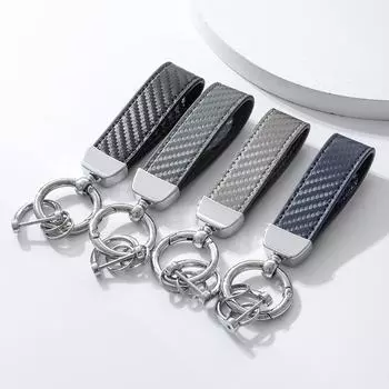 Автомобильный брелок с узором из углеродного волокна: Креативный антипотеряющийся аксессуар ручной работы из металла и кожи для мужчин/женщин Carbon Fiber Keychain чёрный