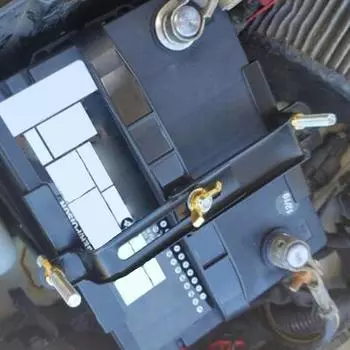 Автомобильный держатель аккумулятора, комплект для крепления аккумулятора, кронштейн для крепления аккумулятора, антикоррозийный кронштейн для автомобильного аккумулятора чёрный