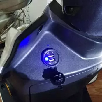 Автомобильный мотоцикл двойной USB разъем разветвитель 12V-24V разъем DC 5V 2.1A автомобильный адаптер питания телефон зарядное устройство синий свет с кабелем чёрный