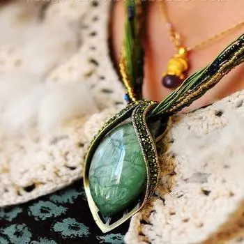 Аксессуары Женское ожерелье Ожерелье с подвеской в виде капли воды Ожерелье из акриловых бусин Ожерелье с драгоценными камнями в виде павлина Red-Oval