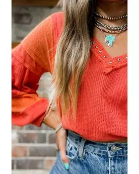 Azura Exchange Красный трикотажный топ с V-образным вырезом и открытым швом, украшенный заклепками L красный