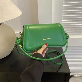 Bag women s 2024 autumn and winter new fashion popular messenger bag niche design casual commuting shoulder bag underarm bag зелёный