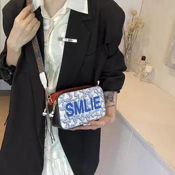 Сумка женская 2024 новая модная и популярная простая летняя маленькая квадратная сумка красивая индивидуальная сумка через плечо сумка через плечо красный