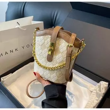 Bag women s autumn and winter new fashion diamond bucket bag, foreign versatile commuter women s bag, light luxury chain messenger bag чёрный