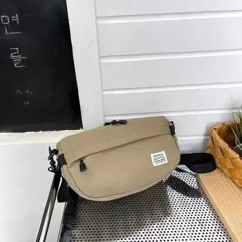 Сумка Женская корейская версия простой сумки-мессенджера 2024 года, ранняя весна, новая мода, простая маленькая квадратная сумка, повседневная сумка через плечо для поездок на работу чёрный