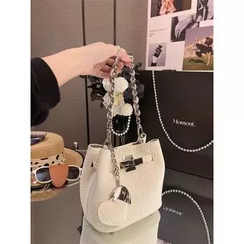 Bai Tiya Popular Embossed Leather Bag Women 2025 New Light Luxury Niche High-Grade Metal Buckle Chain Bucket Bag White + pendant