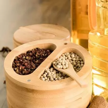 Бамбуковый контейнер для соли с крышкой и ложкой, держатель для погреба, миска, кухонные принадлежности, банка для специй и приправ
