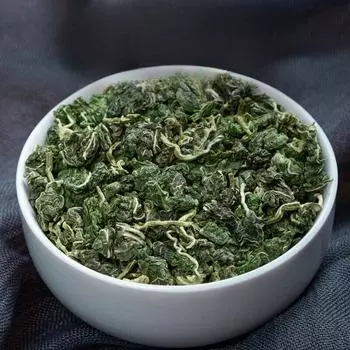 Банка 80 г свежего кулинарного мятного чая премиум-класса в форме гранул из листьев