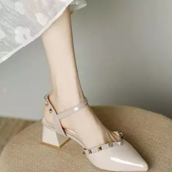 Baotou empty sandals women s summer new rivets high-end sense niche pointed thick heel 35 абрикосовый