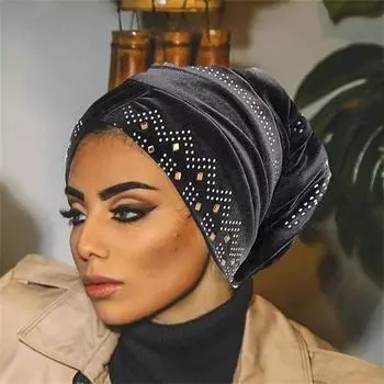 Бархатная шапка-тюрбан с блестками и бриллиантами бежевый