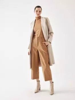 Бархатные бежевые короткие брюки