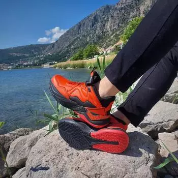 Баскетбольные кроссовки Kinetix Astero Pu с красным горлом