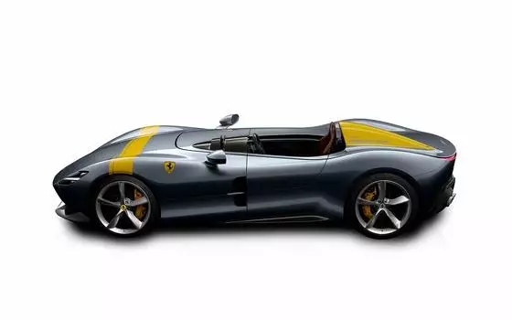 Bburago Ferrari Monza SP1 Bburago Ferrari Monza SP1 Race Sports Car Diecast Car Diecast Model Mini Car 1/18 1/18
