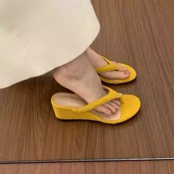 Beach slippers platform flip-flops heightening new beautiful small summer beach sandals 35 жёлтый