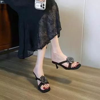 Beautiful 2025 summer new sexy camellia rhinestone versatile temperament fashionable outer wear light luxury high heel cool slippers women 34 чёрный
