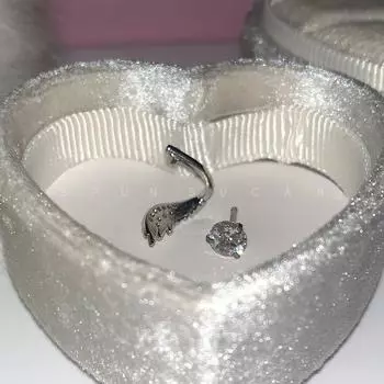 Beautiful Angel Wings Ear Bone Stud Titanium Steel All-Match Niche Unique Angel Wings Winding Flash Diamond Ear Studs Earrings Women Single right ear