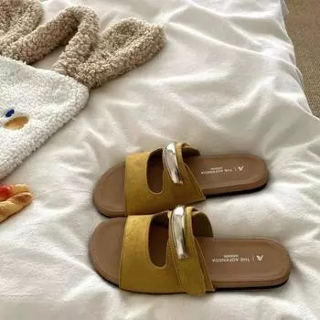 Beautiful flat-bottomed small cool slippers for women s summer wear, new models with skirts, seaside beach slips 35