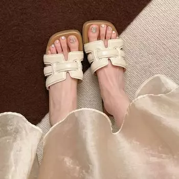 Beautiful high-end medium and low-heeled slippers for women s summer outer wear new fashionable woven flat bottom one-word cool tray 35