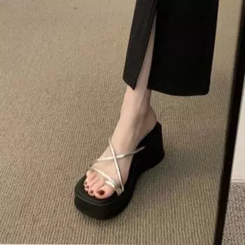 Beautiful silver sandals women s shoes new summer thick-soled waterproof table with small shoes 35 серебряный