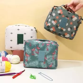 Beginner Crochet Hook Kits with 5 Wool Yarn Sets Ergonomic Handle and Storage Bag Perfect for DIY Scarves and Gloves