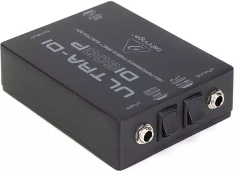 Behringer DI Direct Box пассивного типа, оснащен трансформатором OT2, может подключаться к усилителю DI600P мощностью до 3000 Вт