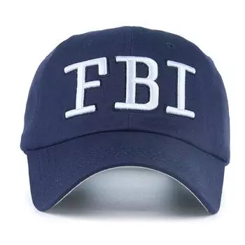 Бейсболка с вышитыми буквами нейтрального цвета красный