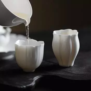 Белая фарфоровая чашка для чая в форме тюльпана из нефрита и китайской розы, набор для чая класса люкс, чашка для чая в форме цветка, чашка tulip белый