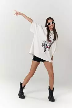 Белая футболка оверсайз цвета Баффи