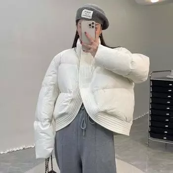 Белая утиная пуховая куртка женская короткая 2024 зима новый силуэт свободная утолщенная теплая маленькая куртка взрыв S