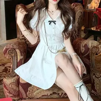 Белое чайное легкое белое жаккардовое платье Lillian с воротником-лепестком