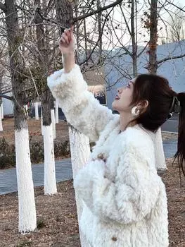 Белое пальто из овечьей шерсти для женщин весна и осень 2024 новый тонкий темперамент короткий маленький пушистый топ ранней осени S