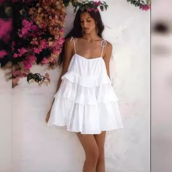 Белое платье на бретелях женское летнее многослойное оборчатое короткое платье с открытой спиной на бретелях для свадебной вечеринки S белый