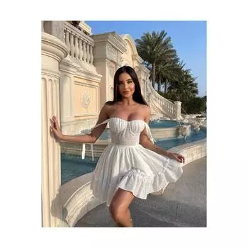 Белое платье с вышивкой