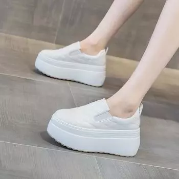 Белые 8 см пошитые из натуральной кожи на платформе и танкетке женские кроссовки на толстой подошве весна-осень женские повседневные вулканизированные удобные туфли 35