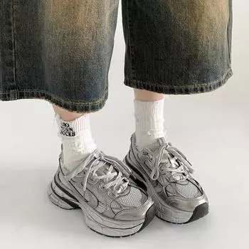 Белые ноги, маленькая толстая подошва, высокие туфли для папы, женская летняя обувь 2025 года, новая популярная легкая повседневная спортивная обувь 35 белый