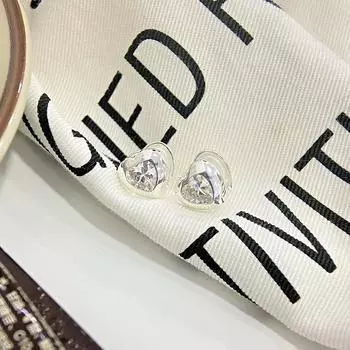 Белые розовые серьги Love Earbuds Light Luxury Sweet Niche Design High-end Peach Heart Earbuds