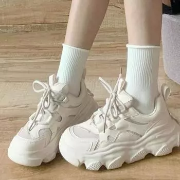 Белые туфли женские новые весенние спортивные кроссовки дышащие тонкие и универсальные женские увеличивающие рост 35