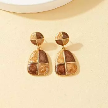 Белые веретенообразные серьги на четвертинки в японском и корейском стиле, простые, маленькие и красивые в стиле. коричневый