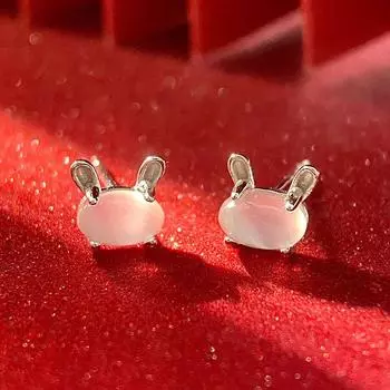 Белый халцедоновый кролик с маленькими милыми серьгами для женщин