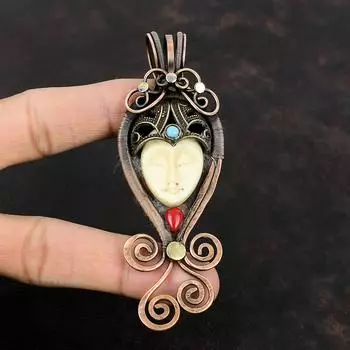 Белый резной костяной кулон в виде лица, медная проволочная обертка, подвески ручной работы, коралловый и бирюзовый кулон, драгоценный камень, медные украшения, подарок для мамы