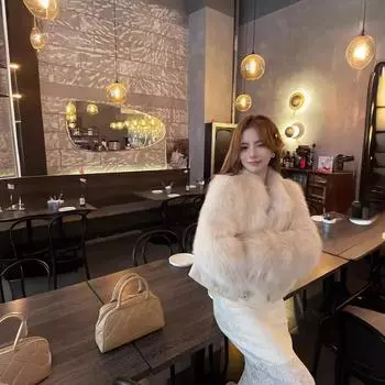 Berlin Chronicle осень/зима 2024 Новая куртка из меха лисы с пряжкой для сумки Женская мода и простота S абрикосовый