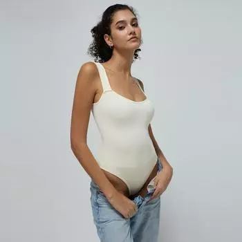 Бесшовный комбинезон для йоги с треугольными лямками Medium белый