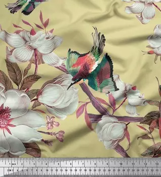 Бежевая полиэфирная креповая ткань Soimoi с цветочным принтом и принтом в виде птиц-зимородков, 42 дюйма по метрам 42 Inch Wide - Poly Crepe жёлтый