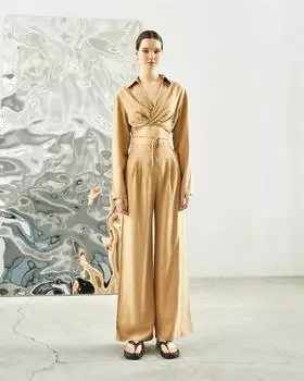 Бежевая укороченная блузка с веревками