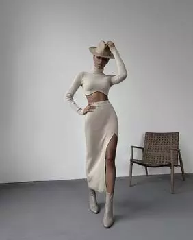 Бежевая водолазка из трикотажа Mai Oasis