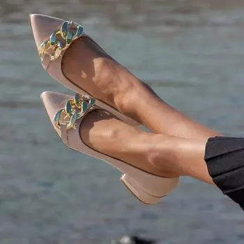 Бежевые туфли на низком каблуке с цепочкой для женщин Короткие босоножки на массивном каблуке для женщин RA-013