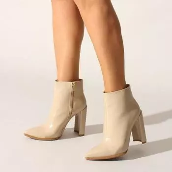 Бежевые женские ботинки и ботильоны из мятой лакированной кожи