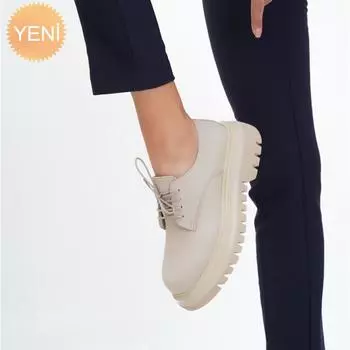 Бежевые женские повседневные кожаные лоферы на толстой подошве из натуральной кожи