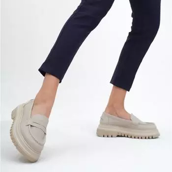 Бежевые женские повседневные кожаные лоферы на толстой подошве из натуральной кожи