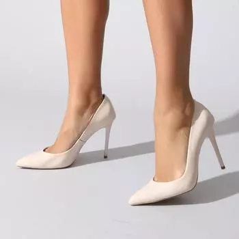 Бежевые женские вечерние туфли из лакированной кожи на шпильке